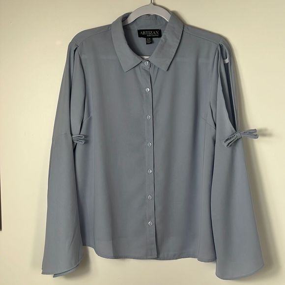 artizan Tops - Button-Up Blouse with Flared Sleeves
